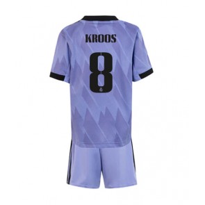 Real Madrid Toni Kroos #8 kläder Barn 2022-23 Bortatröja Kortärmad (+ korta byxor)